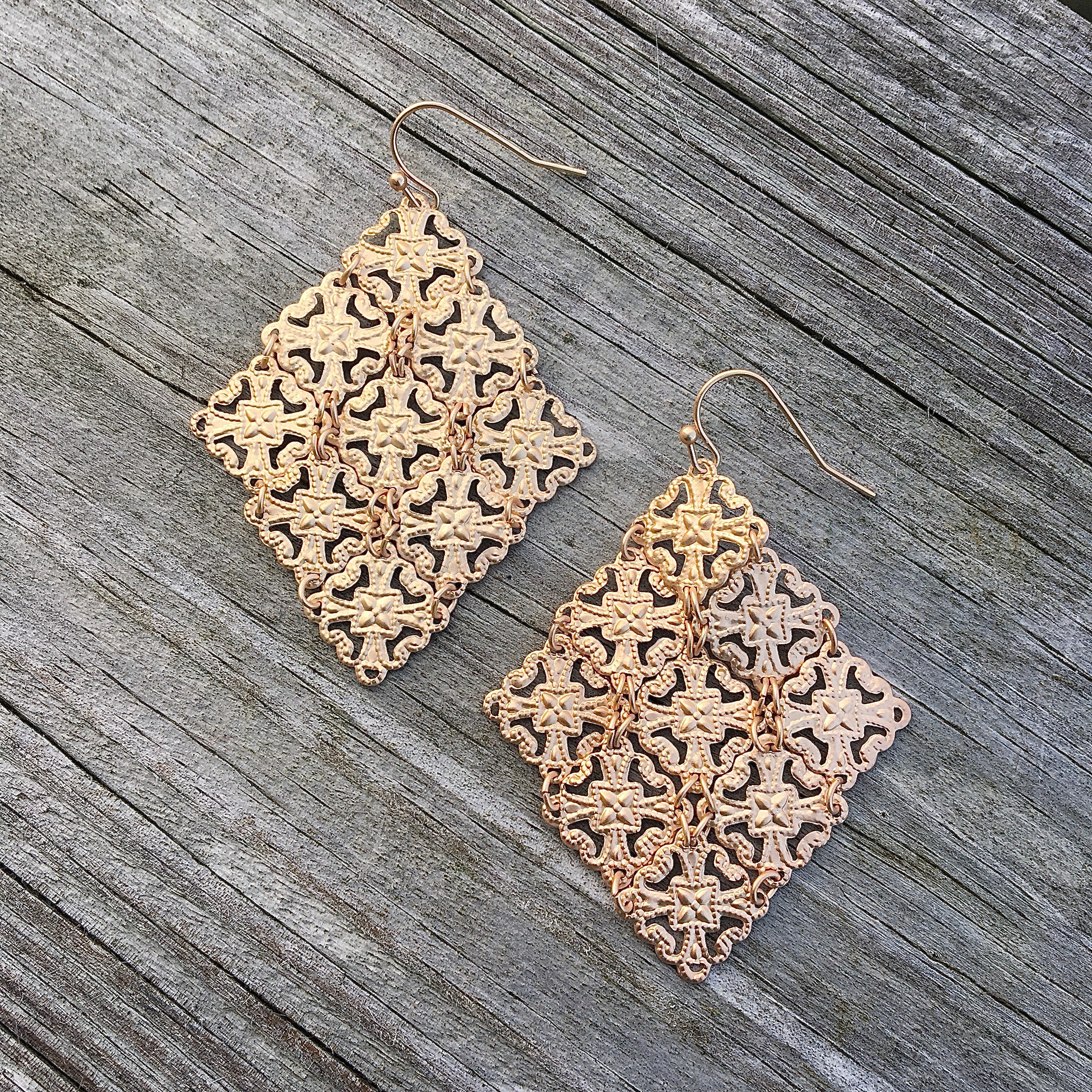 Amazon.com: Sttiafay Vintage Filigree Disc Drop Earrings Gold Filigree  Circle Dangle Earrings Double Circle Drop Hook Earrings Hollow Round  Filigree Flower Earrings Jewelry for Women and Girls Gifts: Clothing, Shoes  & Jewelry